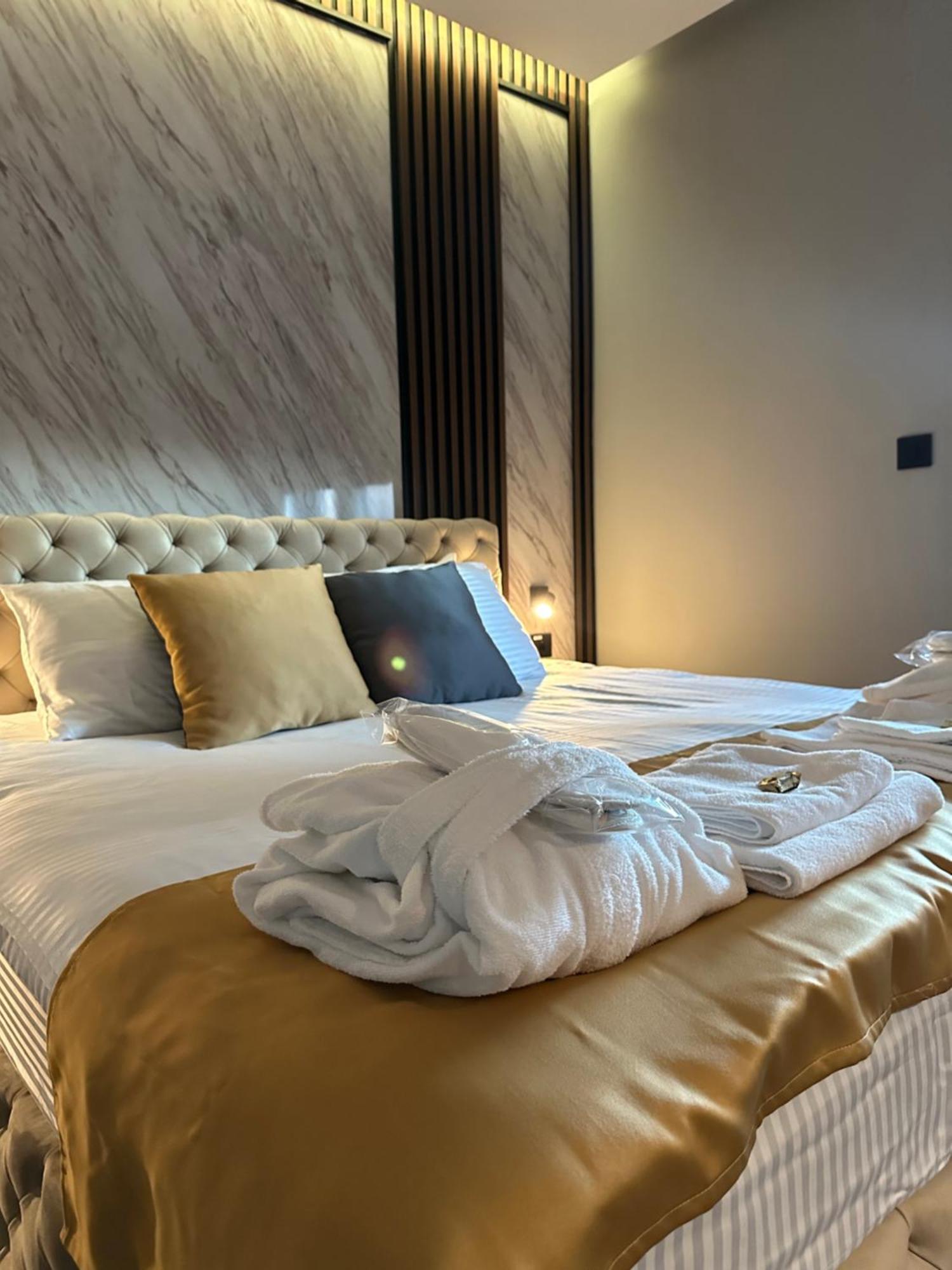 Mozaik & - Modern 4-star With Exclusive Private Wellness In The Center - Sauna, Jacuzzi, Turkish Bath - Free Parking, Wi-fi - & Apartment