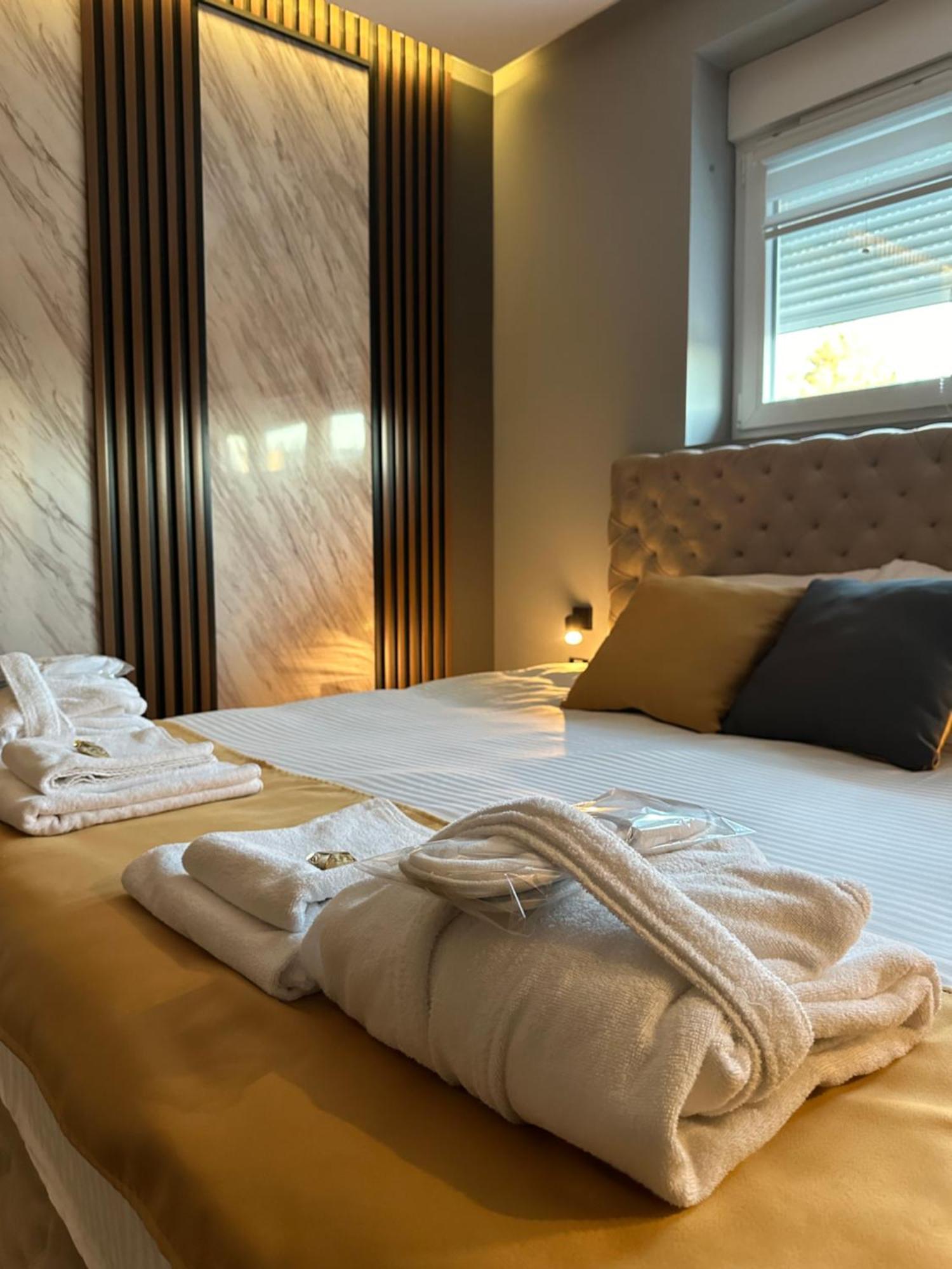 Apartment Mozaik & - Modern 4-star With Exclusive Private Wellness In The Center - Sauna, Jacuzzi, Turkish Bath - Free Parking, Wi-fi - &