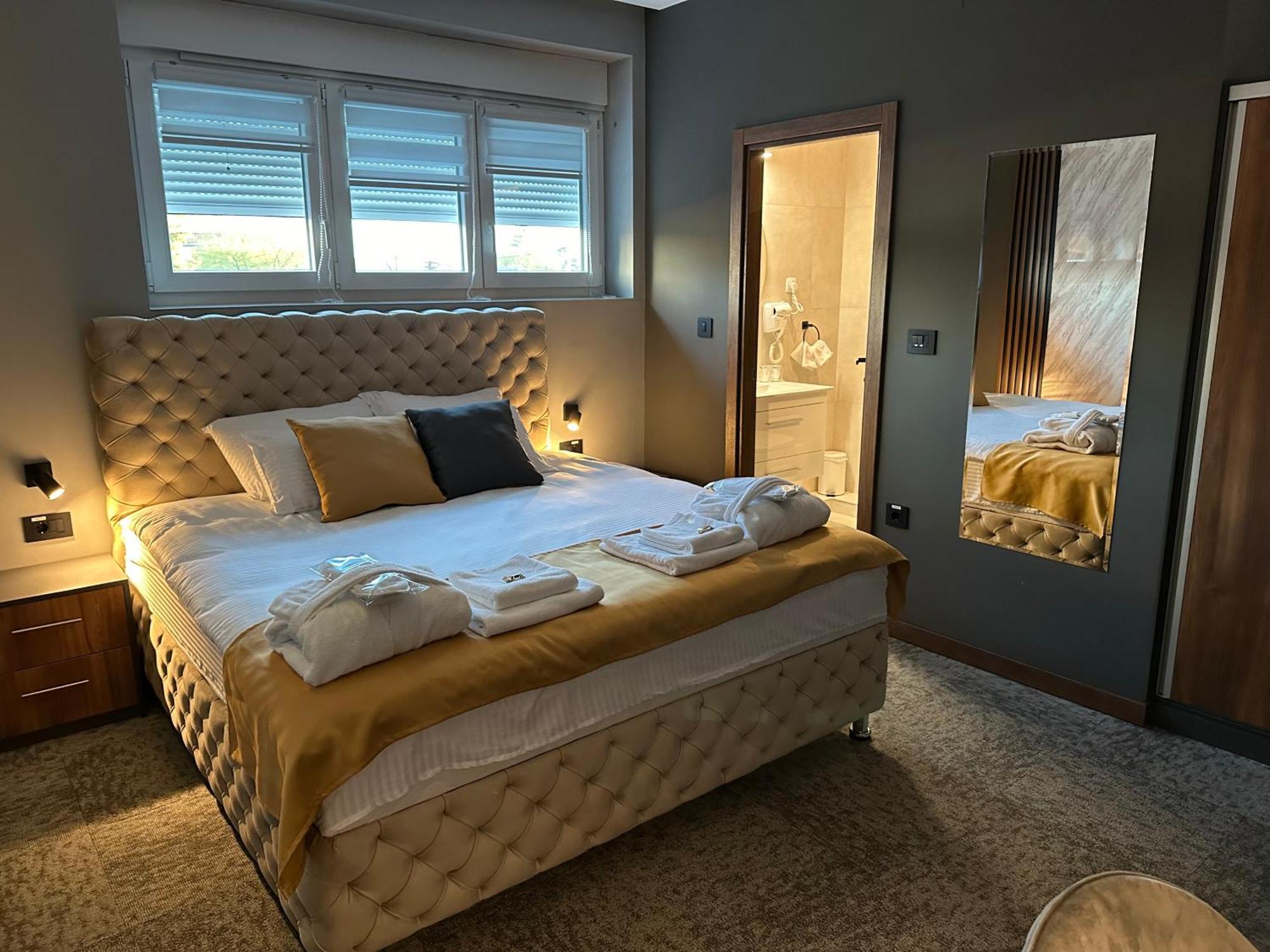 Apartment Mozaik & - Modern 4-star With Exclusive Private Wellness In The Center - Sauna, Jacuzzi, Turkish Bath - Free Parking, Wi-fi - &